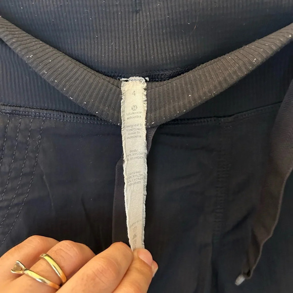 Lululemon Women's Dance Studio Crop 19" Jogger Pants Size 4 Black - Picture 4 of 4